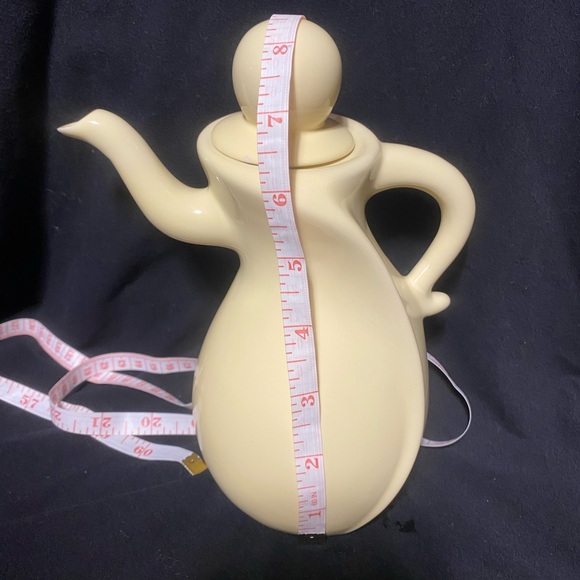 Teapot Retro vintage, cheeky, dancing, butter yellow teapot - Picture 4 of 16